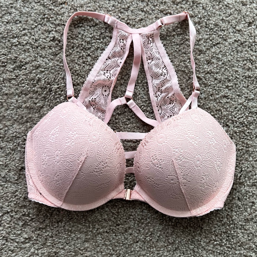 Victoria’s Secret Very Sexy Push-Up Bra -32D 🤍🧡 Front close